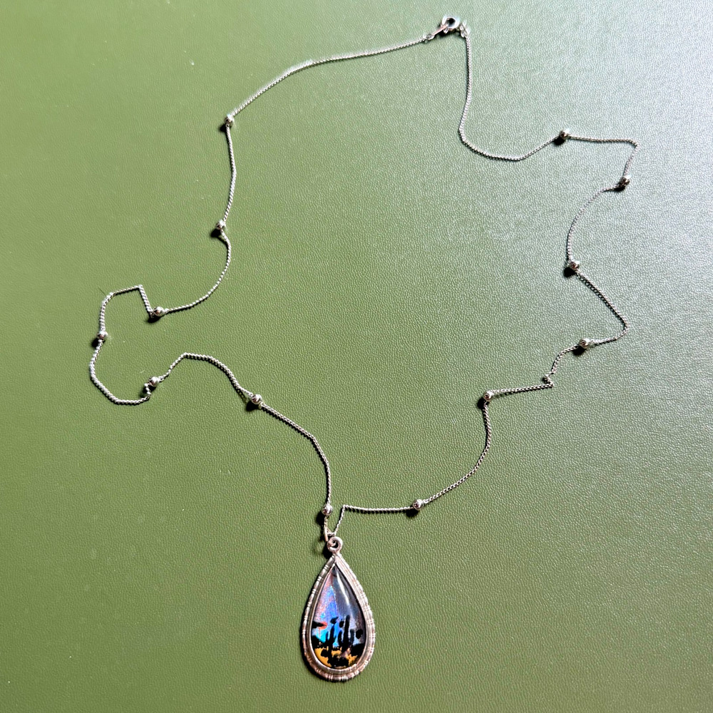 Hoffman Iridescent Teardrop Pendant Necklace Desert Silhouette Beaded Chain 24”